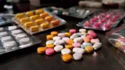 Polisi Cileungsi menyita sekitar 2.500 butir obat ilegal dari sebuah mobil.