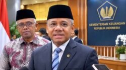 Suahasil Nazara menjelaskan pembayaran gaji ASN langsung ke rekening bank untuk meningkatkan efisiensi perbendaharaan.