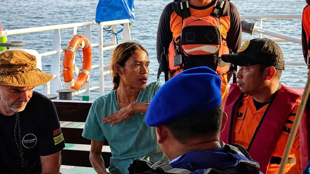 Tim SAR mencari empat penyelam yang hilang di perairan Pulau Panga Batang Sikka.